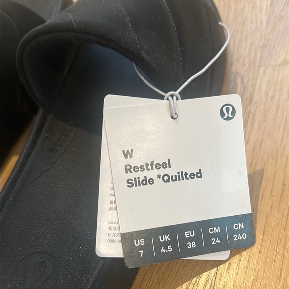 Lululemon Women’s Restfeel Black Quilted Slide Sandals | NWT - Picture 3 of 4
